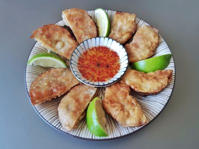 餃子皮月亮蝦餅及酸甜醬