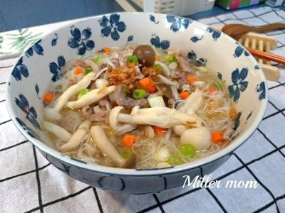 紅蔥菇菇肉絲米粉湯【好菇道營養料理】