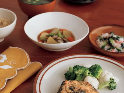 鱈魚子美乃滋烤鮭魚定食（483kcal 鹽分3.7g）