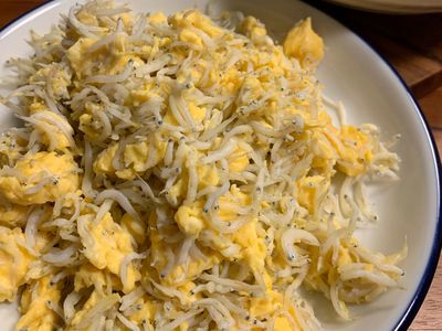 參考食譜 : 吻仔魚炒蛋