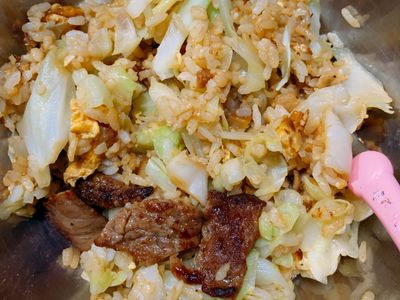 清脆高麗菜肉片炒飯