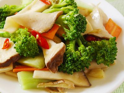 參考食譜 : 【厚生廚房】青花筍炒鮮菇