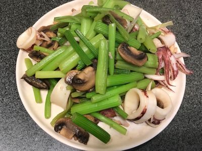 韓式醬燒洋菇芹菜透抽