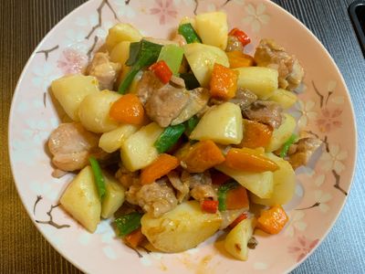 參考食譜 : 馬鈴薯燒雞🐔