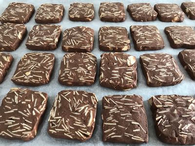 參考食譜 : 巧克力杏仁餅乾