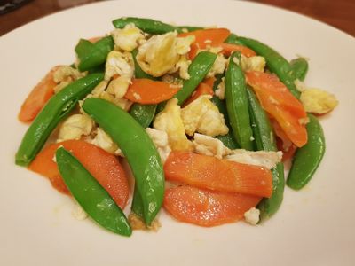 參考食譜 : 三色時蔬炒蛋（甜豆 紅蘿蔔）