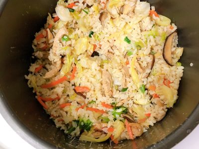 參考食譜 : 好吃的高麗菜飯