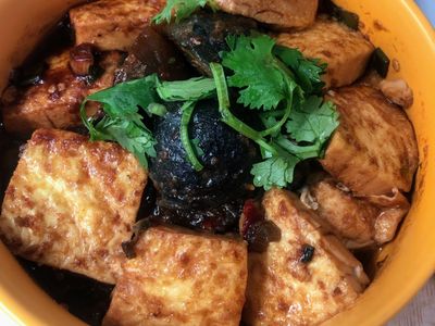 沙茶皮蛋豆腐煲