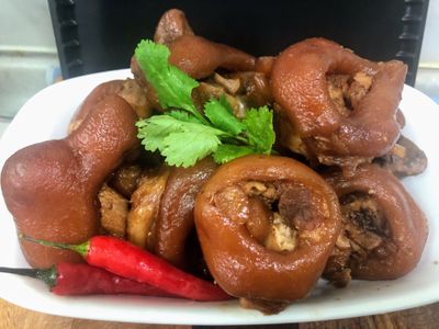 參考食譜 : 滷豬腳