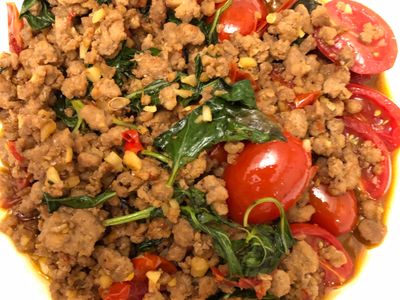 參考食譜 : 因疫情無法出國咱們來個泰式打拋豬