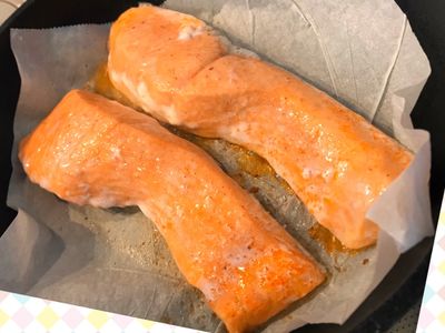 無油不乾柴鹽煎鮭魚