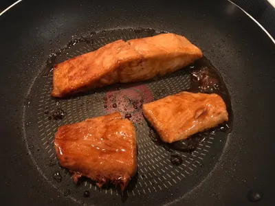 檸檬煎鮭魚