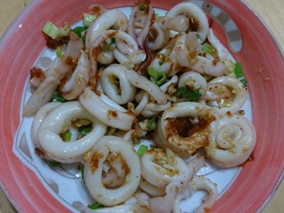 參考食譜 : 蒜炒中卷/透抽