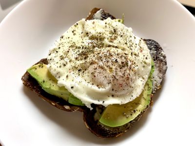 參考食譜 : 酪梨吐司Avocado toast🥑