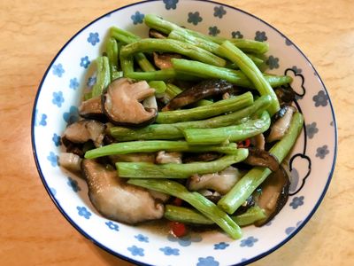 參考食譜 : 。香菇炒四季豆。