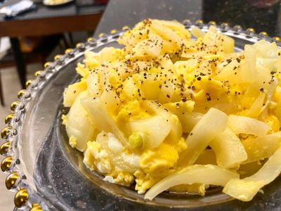 黑胡椒奶油洋蔥炒蛋