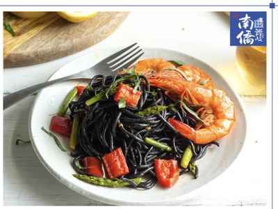 【南僑讚岐】西班牙煙燻紅椒蘆筍蝦佐墨魚麵