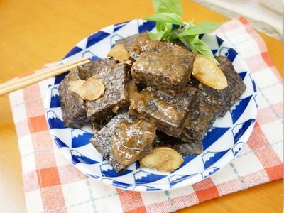 參考食譜 : 簡單好吃「麻油米血」再來一盤~