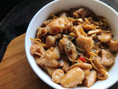 參考食譜 : 簡單版家常料理：薑絲炒大腸