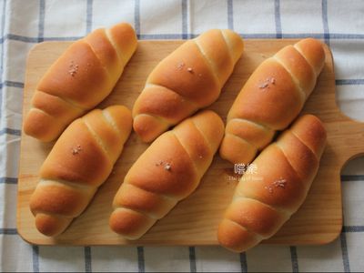 參考食譜 : 鹽可頌 海鹽奶油卷