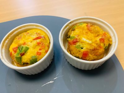 參考食譜 : [早餐］彩椒雞胸肉杯子蛋蛋