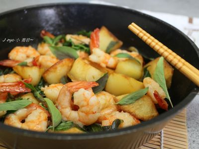 參考食譜 : 油蒜塔香洋芋蝦仁
