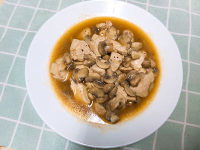 黑胡椒蘑菇香嫩雞丁🥘