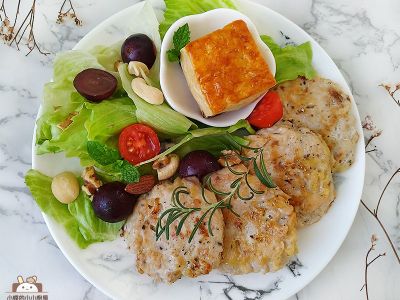 起司鮪魚雞肉餅〞簡易低醣常備菜！