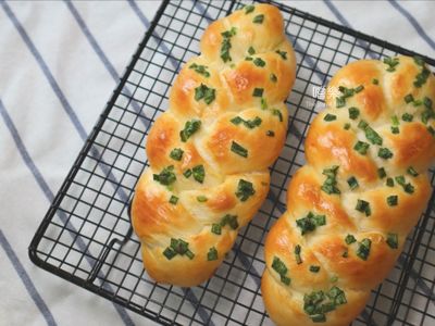 參考食譜 : 蔥花辮子麵包