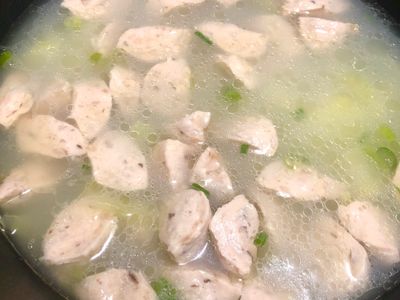 參考食譜 : 香菇貢丸刺瓜湯