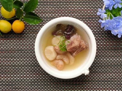 菱角荷葉排骨湯