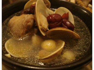 參考食譜 : 蒜頭蓮子蛤蠣雞湯