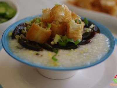 【廣式皮蛋瘦肉粥】