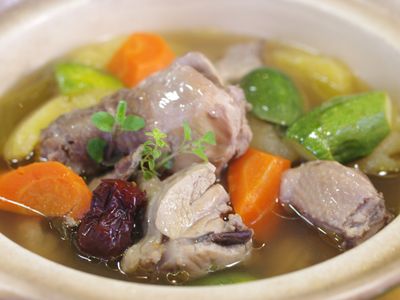 【剝皮辣椒水果雞湯】