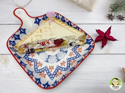 希臘優格草莓水果吐司/熱壓三明治機食譜