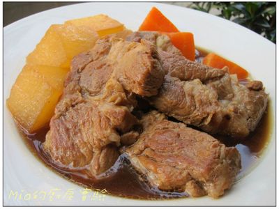 參考食譜 : 【萬家香大吟釀薄鹽醬油】紅燒梅花豬