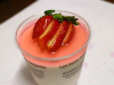 參考食譜 : 草莓乳酪蛋糕『免烤』