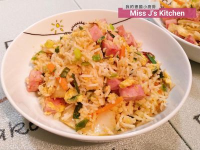火腿泡菜蛋炒飯