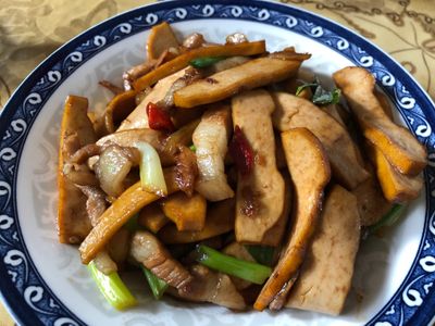 參考食譜 : 豆乾炒肉絲
