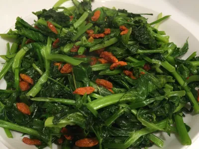 (全素蔬食)豆苗炒枸杞