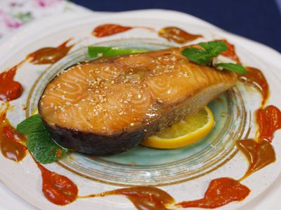參考食譜 : 【味噌檸檬烤鮭魚】入口產生動人心弦感動