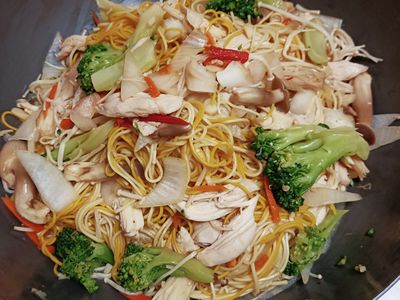 雞絲菇菇炒雙色麵線