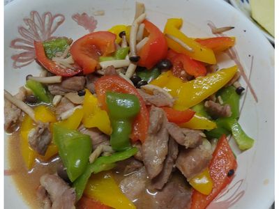 參考食譜 : 醬炒肉絲彩椒