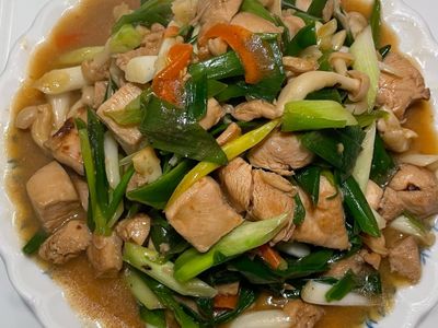 參考食譜 : 蔥炒雞胸肉