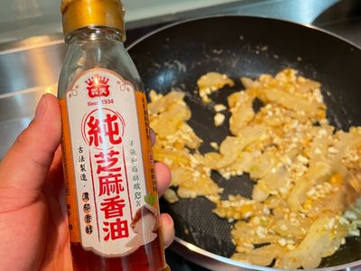 參考食譜 : 像快炒店一樣好吃的鹹蛋苦瓜
一定要加香油