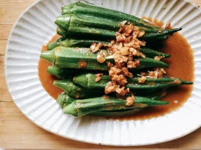 「世界第二好吃的」紅糟拌秋葵