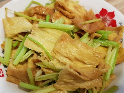 芹菜炒豆皮
