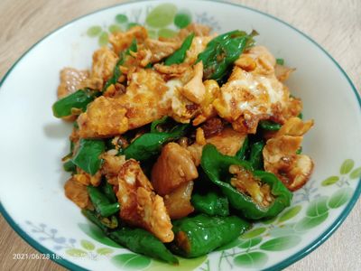 參考食譜 : 糯米椒炒蛋