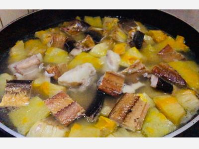 燻飛魚麵包果排骨湯～原民風