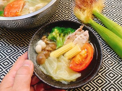 玉米鬚蔬菜肉片湯